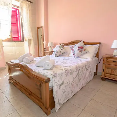 Tatil Evi Mellieha Cosy House Of Character By Homely
