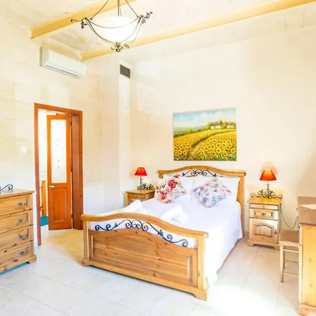 Mellieha Cosy House Of Character By Homely Vakantiehuis