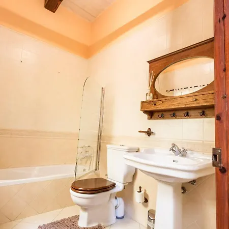 Mellieha Cosy House Of Character By Homely *