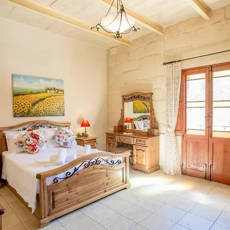 Mellieha Cosy House Of Character By Homely Vakantiehuis