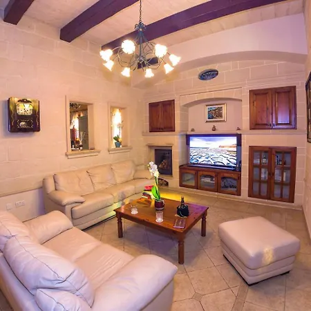 Casa de Férias Mellieha Cosy House Of Character By Homely *