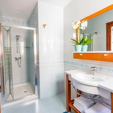 Mellieha Cosy House Of Character By Homely Casa de Férias *