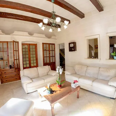 Mellieha Cosy House Of Character By Homely Casa de Férias Ix-Xaghra ta' Barra