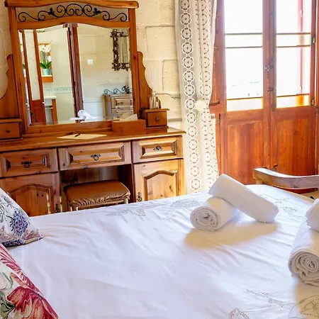 Mellieha Cosy House Of Character By Homely