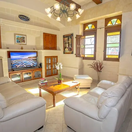 Mellieha Cosy House Of Character By Homely Casa de Férias